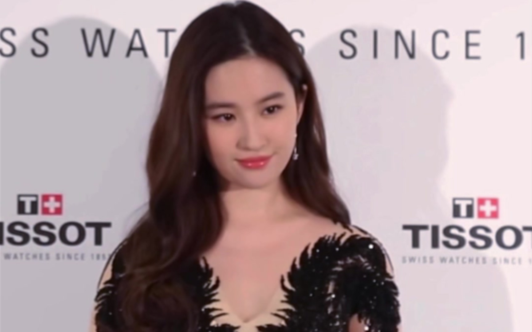 熒幕內外:一場關于“劉亦菲的丈夫”的跨時空對話