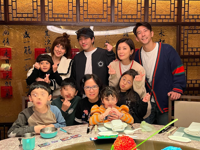 穿越光影:一場關(guān)于演員賈靜雯個(gè)人資料的咖啡館對話