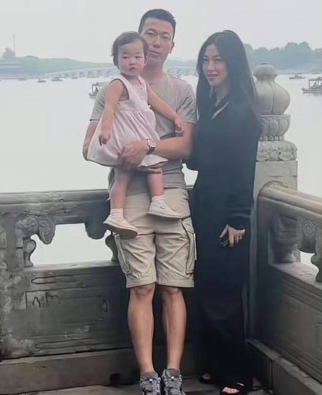 咖啡館奇遇:深度探究“朱珠爺爺和外公誰厲害一點(diǎn)”的多元視角
