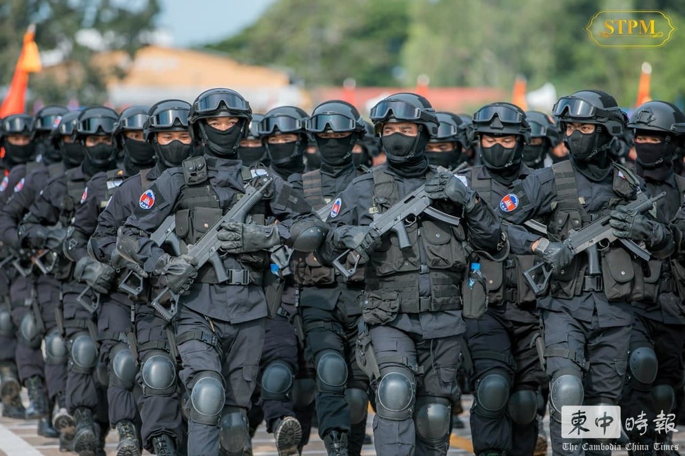 礪劍深藍:我與中國人民武裝警察特種警察學(xué)院的穿越時空對話