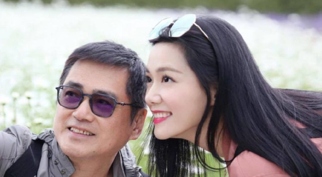時空回眸：咖啡館里關于湯鎮(zhèn)宗老婆的照片和資料的奇遇對話