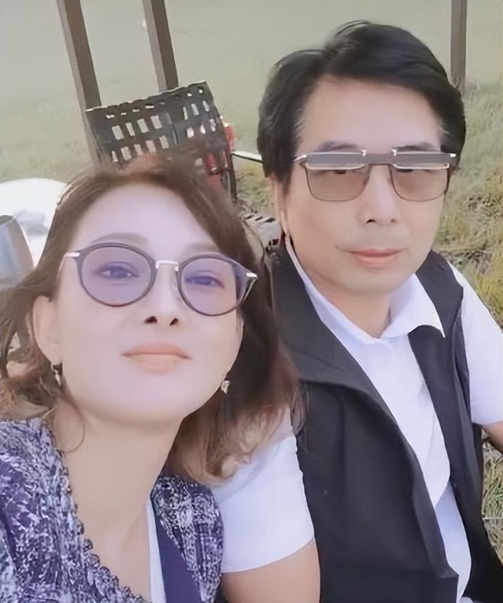 時(shí)空對(duì)話：探尋演員牛莉現(xiàn)任丈夫的隱秘畫像