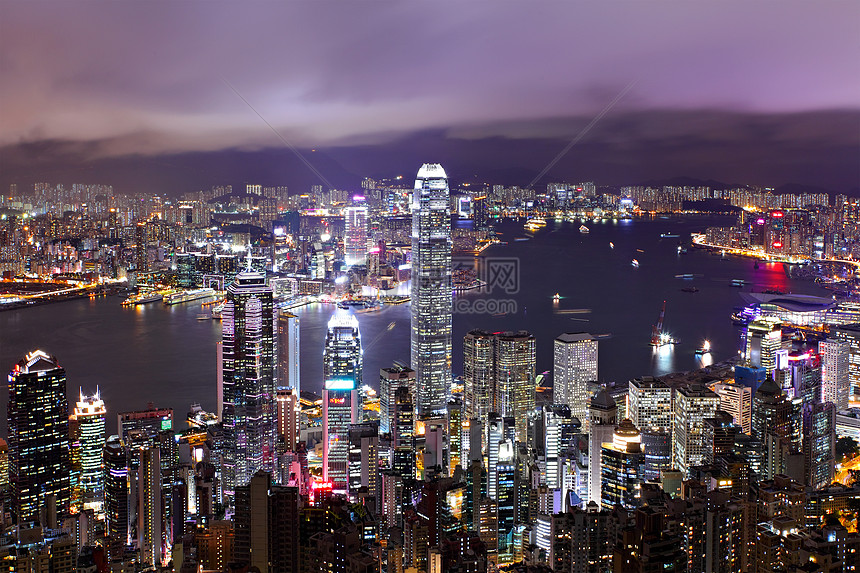 維港夜語:阿明與李教授探尋“香港最準(zhǔn)最快的資料”時(shí)空軌跡
