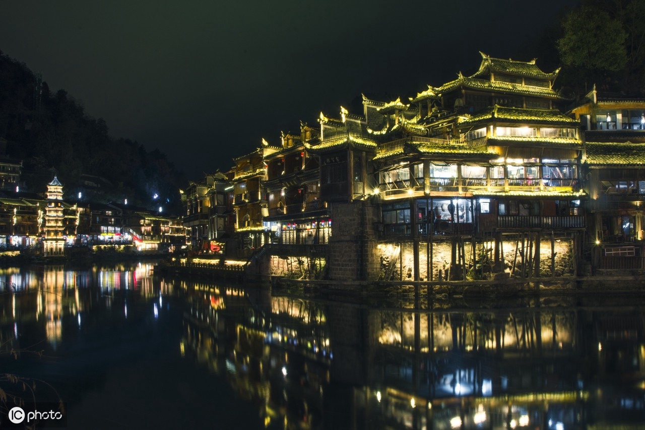 鳳凰古鎮(zhèn)的數(shù)字秘境：探尋7777788888管家婆老家鳳凰的跨時(shí)空對(duì)話(huà)