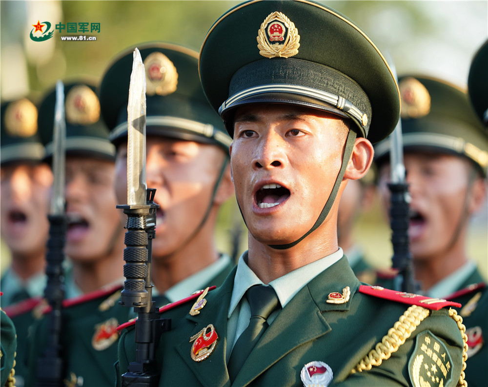 青蔥歲月里的軍旅夢(mèng)想：武警警官學(xué)院招女生嗎？一場(chǎng)關(guān)于未來(lái)的對(duì)話