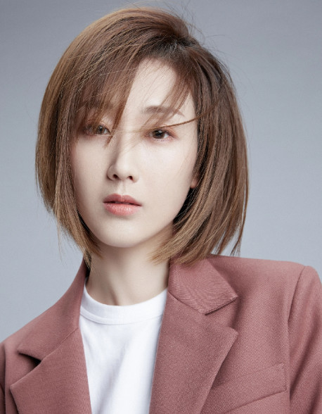央視女主持人王嘉寧的簡歷:從求學到熒屏的精讀與深度解析