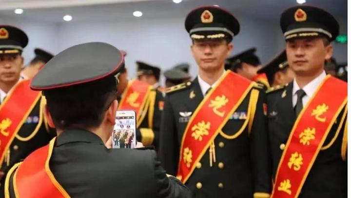 上海轉(zhuǎn)業(yè)干部公舉東:深度解析其職業(yè)轉(zhuǎn)型與社會(huì)貢獻(xiàn)