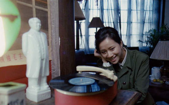 光影之外：一場關(guān)于賀軍翔邱澤對比照的深夜思辨