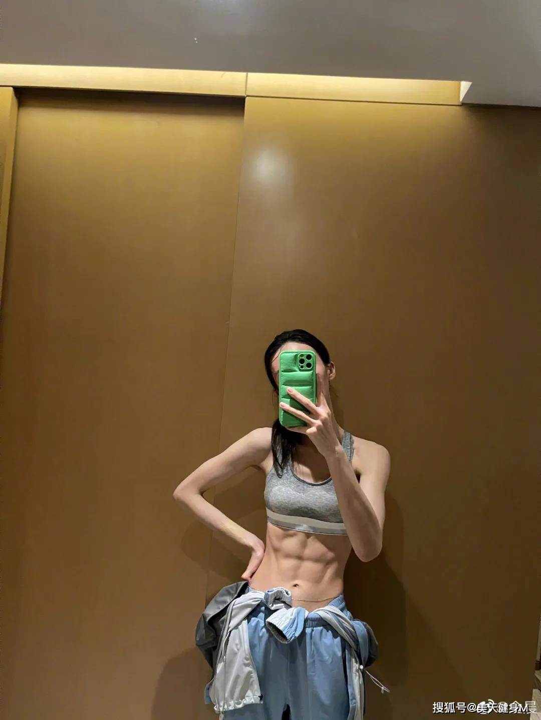 朱亞文老婆身高體重全解析：深度揭秘沈佳妮的熒幕內(nèi)外真實(shí)數(shù)據(jù)與健康管理秘訣