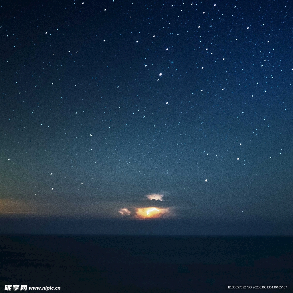 探秘星空迷彩服大全：場景聚合下的時(shí)尚與功能特寫