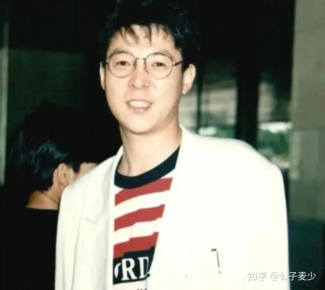 時(shí)光印記:姜育恒年輕照片深度解析與經(jīng)典回顧