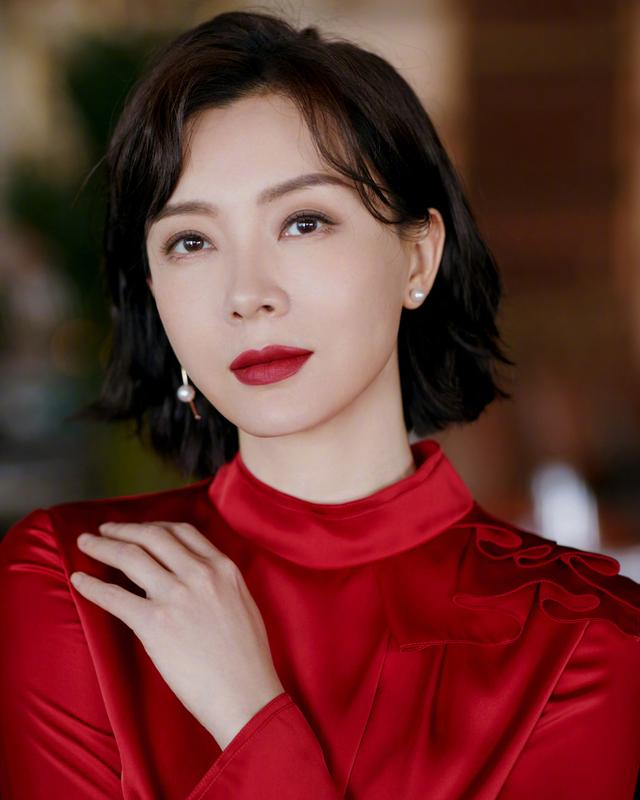 陳數(shù)照片全解析:探尋氣質(zhì)女神的時尚魅力與造型秘籍