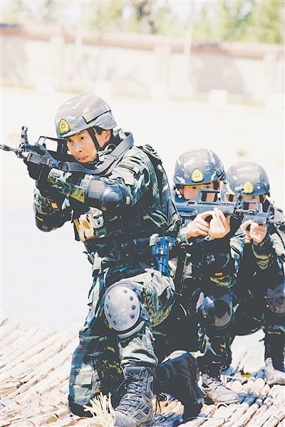 咖啡館奇遇：深度探尋中國人民武裝警察部隊特種警察學院的軍警身份迷思