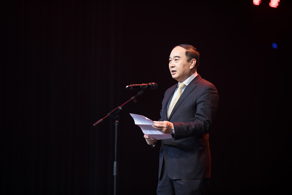 《愛(ài)情公寓》賈小西扮演者深度解析:熒幕背后的精彩與職業(yè)旅程