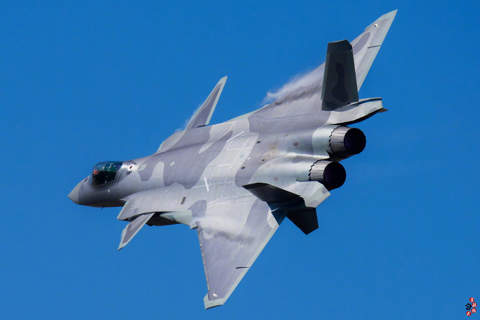 邊境迷霧中的回響:f16戰(zhàn)機(jī)宣傳片的情境化解析與多元對(duì)話