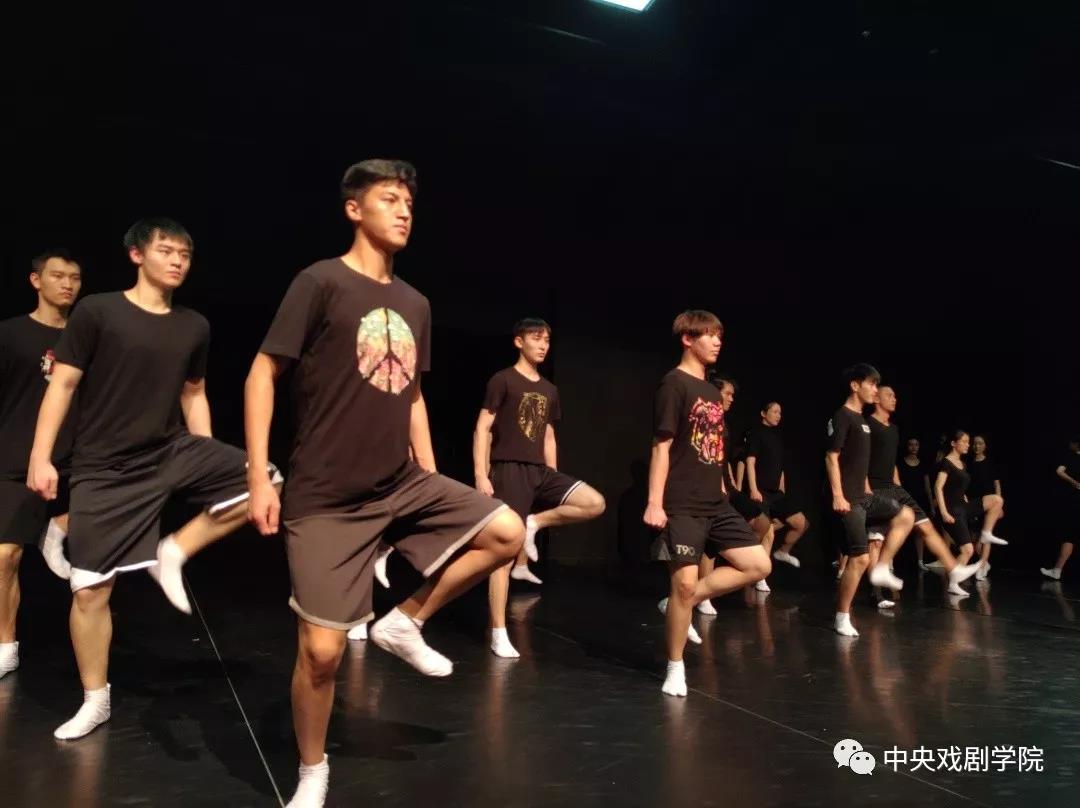 精讀楊洋吊威亞突出表現(xiàn)：深度解析與幕后全攻略