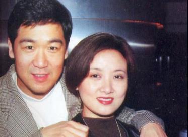 鄧婕61歲產(chǎn)子是真的嗎？深度解析高齡生育傳聞與家庭真相
